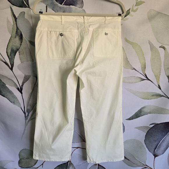 MAX STUDIO | NWT Cropped Pants in White sz 6 - Picture 2 of 7